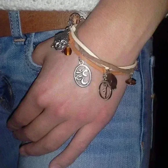 Bracelet yoga Aum meditation Buddha meditation 3 strand multi charm jewellery - Picture 1 of 2